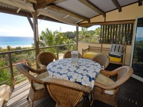 Claytons On Cylinder Beach Front Apartments - Australia Accommodation 1