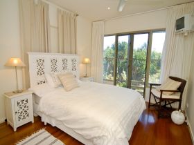 Claytons On Cylinder Beach Front Apartments - Australia Accommodation 2