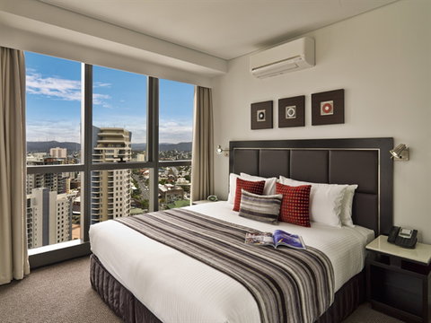 Meriton Serviced Apartments Brisbane On Adelaide Street - Australia Accommodation 2