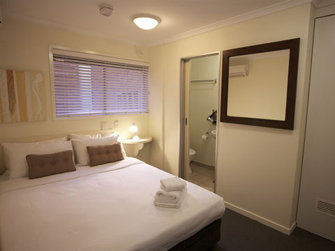 Snooze Inn - Australia Accommodation 0