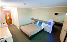 Lakeview Hotel Motel - Oak Flats - Australia Accommodation 1