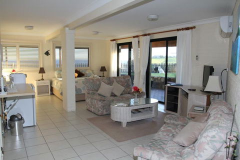 Sea Whispers Bed & Breakfast - Australia Accommodation 0