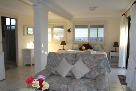 Sea Whispers Bed & Breakfast - Australia Accommodation 2