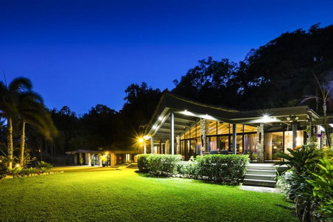 Trinity Beach Palace - Australia Accommodation 24
