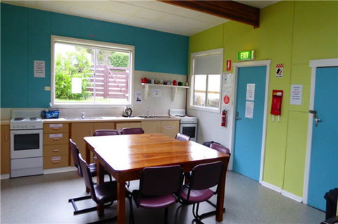 Coles Bay - Esplanade YHA - Australia Accommodation 0