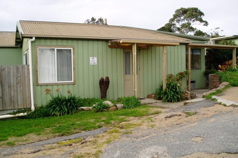 Coles Bay - Esplanade YHA - Australia Accommodation 2