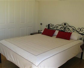 Rubyvale Gem Gallery Apartments - Australia Accommodation 2