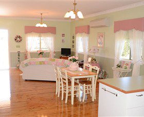 Milford Country Cottages - Australia Accommodation 3