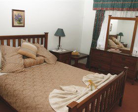 Hillside Bed And Breakfast And Gumnut Cottage - Australia Accommodation 3