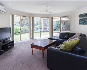 At Theme Park Central Holiday House - Australia Accommodation 2