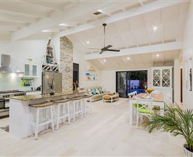 The Tropics At Vogue Holiday Homes - Australia Accommodation 1