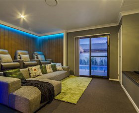 Aqua Palms At Vogue Holiday Homes - Australia Accommodation 2