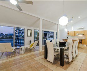 Kurrawa Cove At Vogue Holiday Homes - Australia Accommodation 2