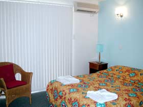 Bayshores Holiday Apartments - Australia Accommodation 1