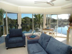 Alexander Lakeside Bed And Breakfast - Australia Accommodation 0
