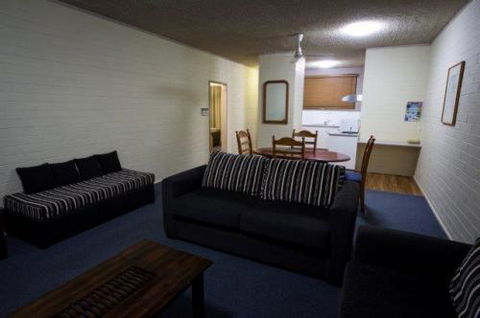 Emerald Gardens Motel & Apartments - Australia Accommodation 43
