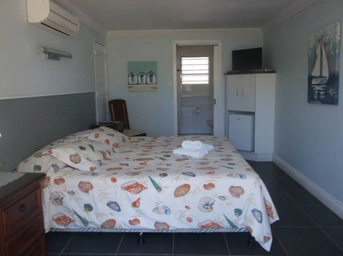 Bush Village Budget Cabins - Australia Accommodation 15
