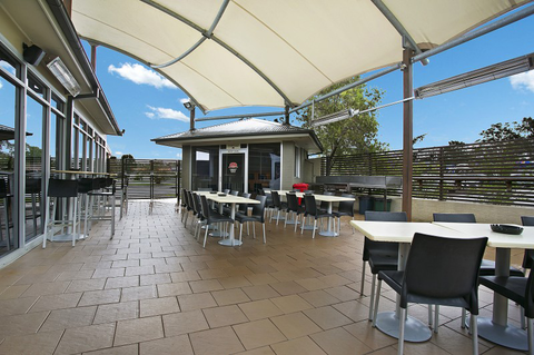 Lakeside Village Tavern - Australia Accommodation 9