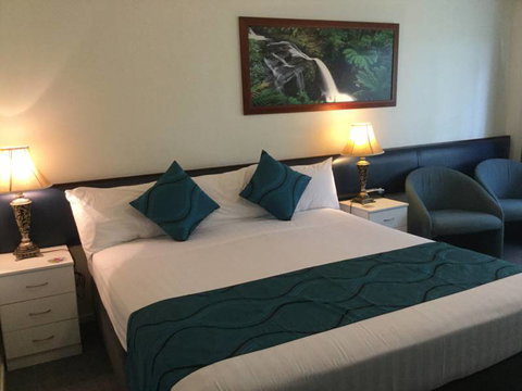Golden Chain Poinciana Motel - Australia Accommodation 11