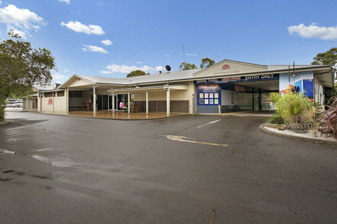 Lakeside Village Tavern - Australia Accommodation 13