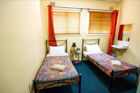 Grand Hotel - Australia Accommodation 11