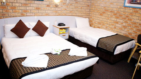 BEST WESTERN Kennedy Drive Motel - Australia Accommodation 9