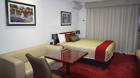BEST WESTERN Ensenada Motor Inn - Australia Accommodation 0