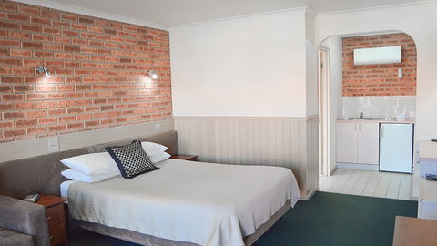 BEST WESTERN Colonial Motor Inn - Australia Accommodation 0