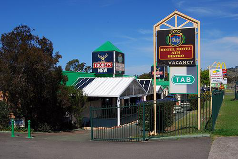 Oaks Hotel Motel - Australia Accommodation 1