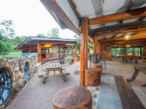 Sticks & Stones - Australia Accommodation 1