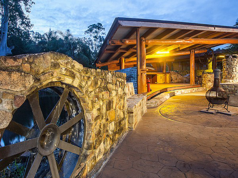 Sticks & Stones - Australia Accommodation 2