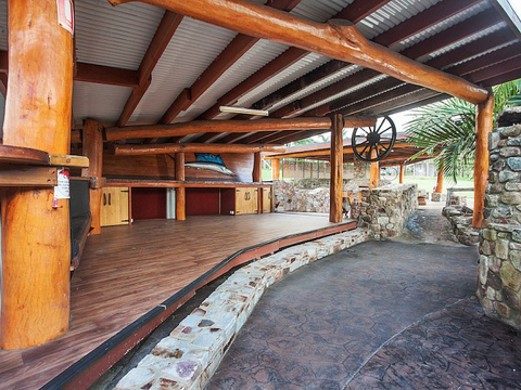 Sticks & Stones - Australia Accommodation 5