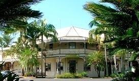 The Middle Pub - Australia Accommodation 1