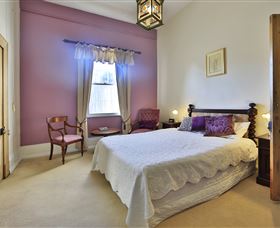 Racecourse Inn - The - Australia Accommodation 1
