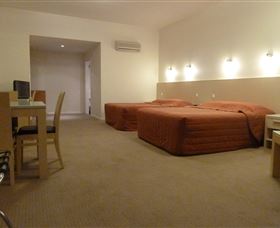 Mayfair Plaza Motel - Australia Accommodation 1