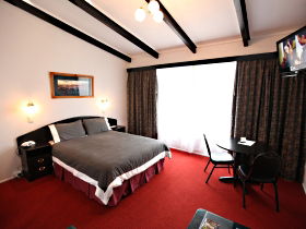 Fox And Hounds Inn - Australia Accommodation 0