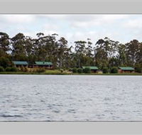 Lake Yalleena Holiday Cabins - Australia Accommodation