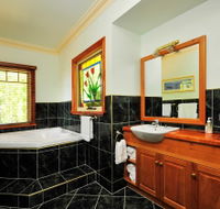 Beauty Point's Pomona Spa Cottages - Australia Accommodation