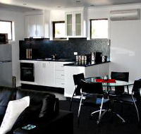 Rosie's Cottage and Town House - Australia Accommodation