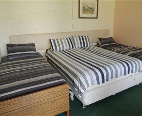 Ross Caravan Park & Heritage Cabins - Australia Accommodation 3
