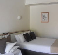 Burkes Hotel Motel - Australia Accommodation