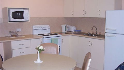 Carn Court Holiday Apartments - Australia Accommodation 1