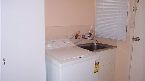 Carn Court Holiday Apartments - Australia Accommodation 2