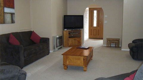 Carn Court Holiday Apartments - Australia Accommodation 5