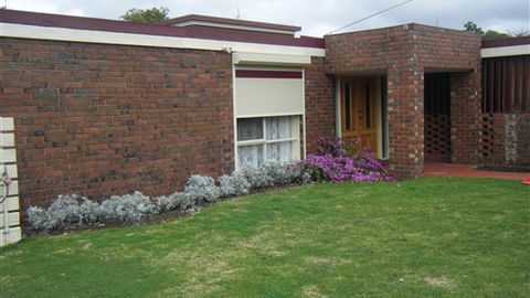 Carn Court Holiday Apartments - Australia Accommodation 6