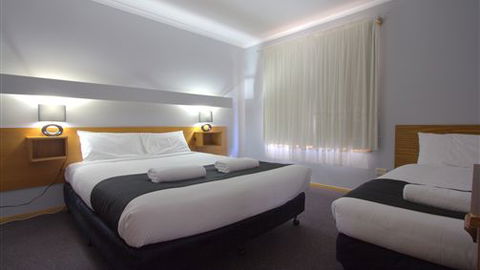 Blue Whale Motor Inn & Apartments - Australia Accommodation 0