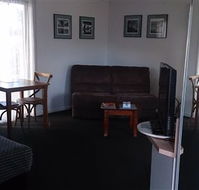 Budget On The Lake - Australia Accommodation
