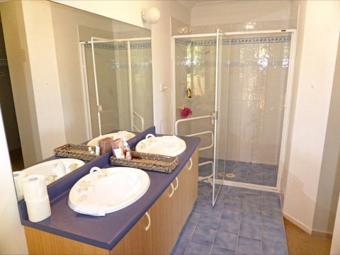 Palais D'Amor At Greenwell Point - Australia Accommodation 57