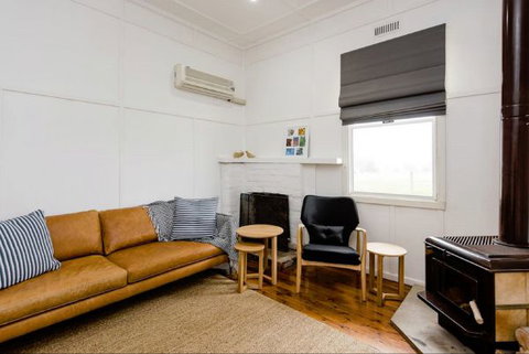 Castleview Cottage - Australia Accommodation 0