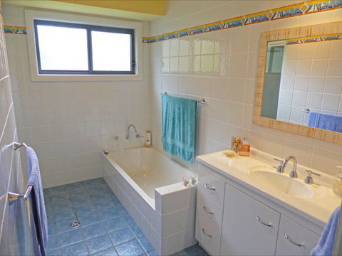 Palais D'Amor At Greenwell Point - Australia Accommodation 29